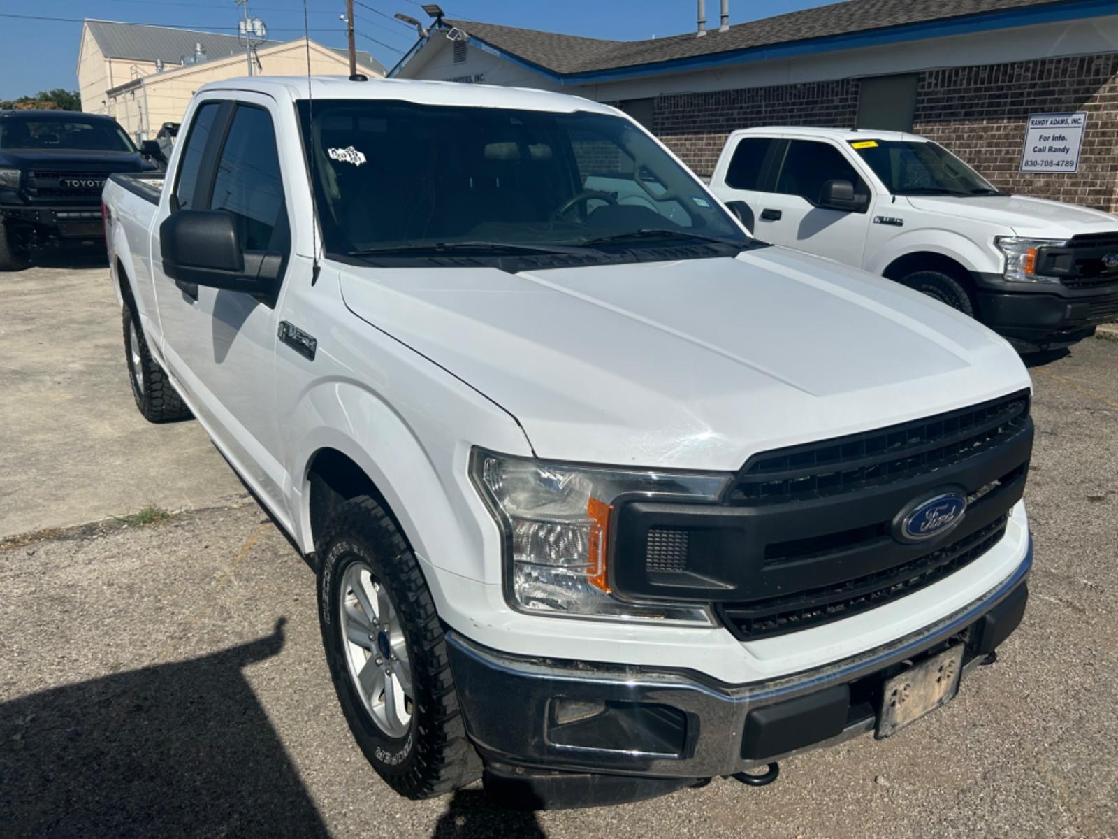 2019 White Ford F-150 XL SuperCab 6.5-ft. 4WD (1FTFX1E5XKK) with an 5.0L V8 OHV 16V engine, 6A transmission, located at 1687 Business 35 S, New Braunfels, TX, 78130, (830) 625-7159, 29.655487, -98.051491 - Photo #4
